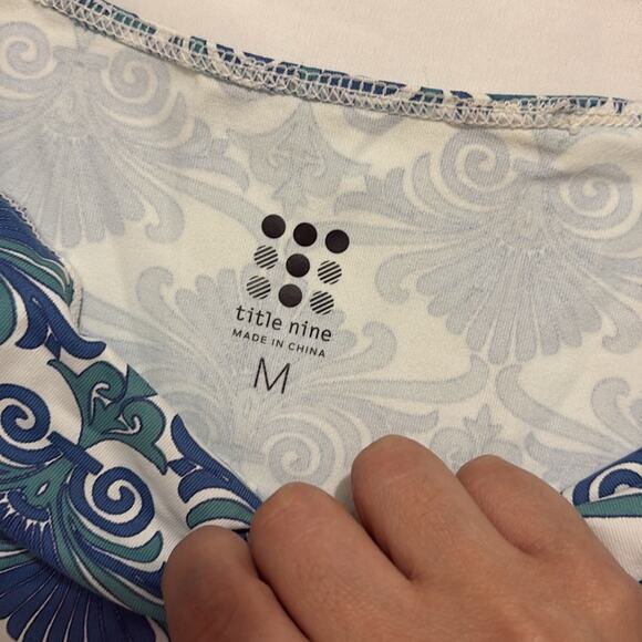 Title Nine Womens Medium Abstract Short Sleeve Athletic Mini Dress Athleisure - Picture 6 of 8